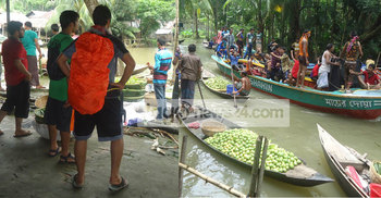 জলে ভাসা পেয়ারার হাটে পর্যটকদের ঢল 