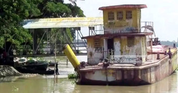 ঝালকাঠিতে চলছে নৌযান শ্রমিকদের অনির্দিষ্টকালের ধর্মঘট