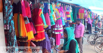 ঝিনাইদহে ফুটপাতের মার্কেটে উপচে পড়া ভিড়