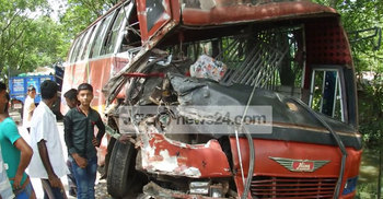 কালীগঞ্জে বাস-ট্রাকের সংঘর্ষ