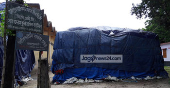 গুদামে জায়গা নেই : বাইরে থেকে নষ্ট হচ্ছে সার  