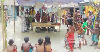 ঝাড়ফুঁক দিয়ে চলছে প্যারালাইসিস চিকিৎসা