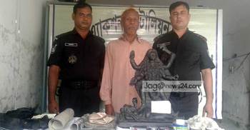 লক্ষ্মীপুরে শিবকালী মূর্তিসহ প্রতারক আটক