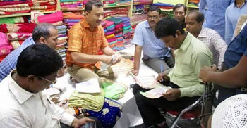 লক্ষ্মীপুরে দ্বিগুণ দামে পোশাক বিক্রি