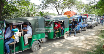 কাওড়াকান্দি ঘাটে তীব্র যানজট