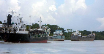 নৌ-ধর্মঘট : মংলা বন্দরে পণ্য পরিবহন বন্ধ