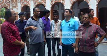 বাংলাদেশ লোক ও কারুশিল্প ফাউন্ডেশন পরিদর্শন করলেন পলক