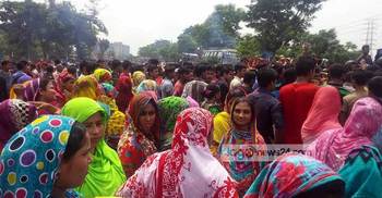 শ্রমিক নিহতের গুজবে সড়ক অবরোধ গাড়ি ভাঙচুর 