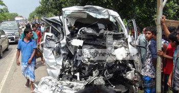 নরসিংদীতে সড়ক দুর্ঘটনায় দুই চিকিৎসকসহ নিহত ৩