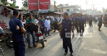 নাটোরে পুলিশের অভিযানে গ্রেফতার ১৬