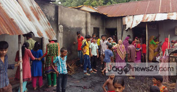 বজ্রপাতের আগুনে ৫ ঘর ভস্মীভূত 