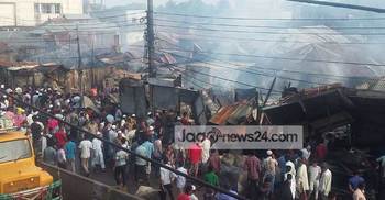 নোয়াখালীতে অগ্নিকাণ্ডে ৩০ দোকান পুড়ে ছাই