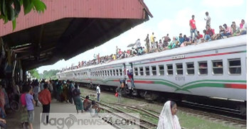 পাঁচবিবি স্টেশনে দ্বিগুন দামে টিকিট বিক্রির অভিযোগ