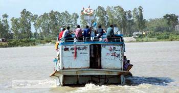 ২১ ঘণ্টা পর দৌলতদিয়া-পাটুরিয়ায় লঞ্চ চলাচল শুরু