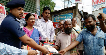 রাজবাড়ীতে জঙ্গিবাদ বিরোধী লিফলেট বিতরণ