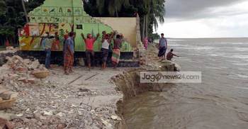 রাজবাড়ীতে নদীগর্ভে স্কুল বিলীন