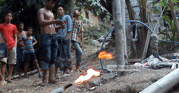 রাঙ্গামাটির পাহাড়ি গ্রামে গ্যাসের সন্ধান : জ্বলছে আগুন