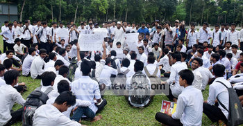 শিক্ষকের বিরুদ্ধে ছাত্রী ধর্ষণের অভিযোগ