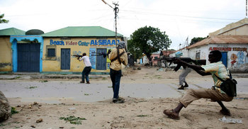 সোমালিয়ায় হোটেলে আত্মঘাতী হামলা : বহু হতাহতের আশঙ্কা