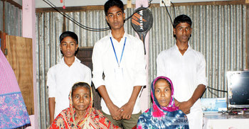 সন্তানদের লেখাপড়া চালাতে হিমশিম খাচ্ছে আতিকের স্ত্রী