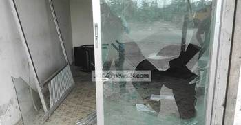 চাঁদার দাবিতে অফিস ভাঙচুর : নির্মাণ কাজ বন্ধ