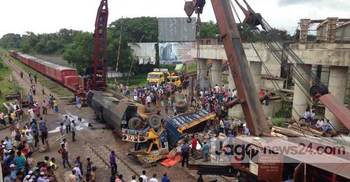 ফেনীতে ট্রেনের সঙ্গে ট্রাকের সংর্ঘষ