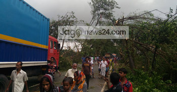 ফরিদপুরের ঘূর্ণিঝড়ে নিহত ৫