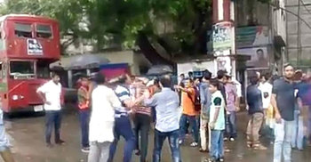 জবির হল আন্দোলনে ছাত্রলীগের হামলা 