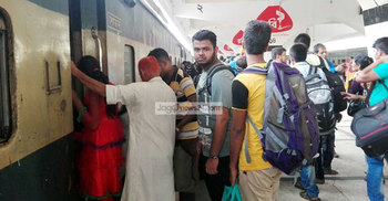 নাড়ির টানে বাড়ি ফেরা শুরু