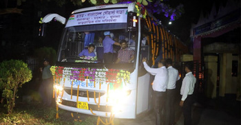 খুলনায় কলকাতার বাস এলো