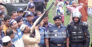 বন্দুকের গুলি ছুঁড়ার পর জামাত শুরু হয় শোলাকিয়ায়