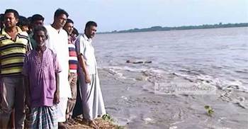 পদ্মা নদীর হার্ডিঞ্জ ব্রিজ পয়েন্টে পানি কমছে