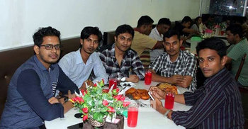 মালয়েশিয়ায় প্রবাসী বাঙালিদের বাহারি ইফতার