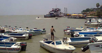 পদ্মায় স্পিডবোটডুবিতে নিখোঁজ ৪ 