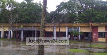 ছয় মাস পতাকা উড়ে না তালা সেটেলমেন্ট অফিসে