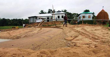 মহালছড়িতে অবৈধভাবে বালু উত্তোলনের অভিযোগ