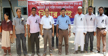 পীরগঞ্জ শিক্ষককে লাঞ্ছিত করার প্রতিবাদে মানববন্ধন