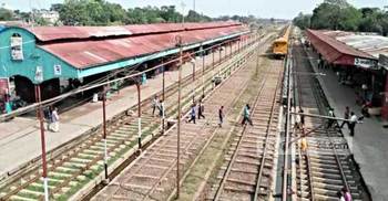 পার্বতীপুর থেকে বিভিন্ন রুটের ১৬ ট্রেন বন্ধ 