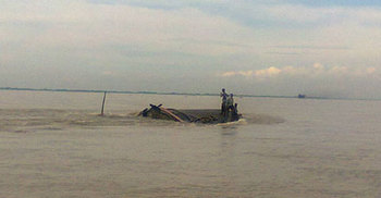 মেঘনায় ট্রলারডুবি : নিখোঁজ জেলের মরদেহ উদ্ধার 