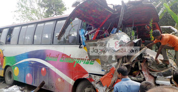 বগুড়ায় দুই বাসের মুখোমুখি সংঘর্ষে মা-ছেলেসহ নিহত ৩