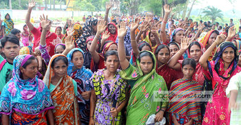 আকিজ বিড়ি ফ্যাক্টরি বন্ধ ঘোষণা : শ্রমিক বিক্ষোভ