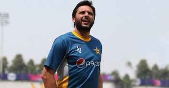 অবসর নয়, নেতৃত্ব ছাড়লেন আফ্রিদি