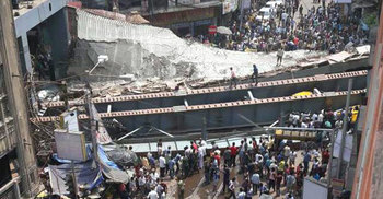 উড়ালসেতু ভেঙে হতাহতদের ক্ষতিপূরণের ঘোষণা মমতার