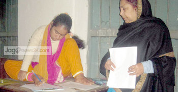 প্রতিবন্ধকতাকে হার মানিয়েছে আরিফা