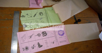 প্রিজাইডিং অফিসারকে অস্ত্রের মুখে জিম্মি করে ব্যালট ছিনতাই