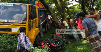 Truck kills 3 in Sarail