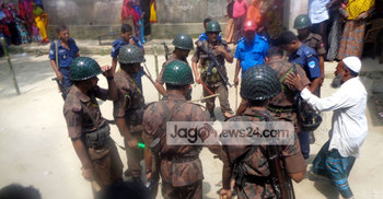 কুমিল্লায় বিজিবির হামলায় সাংবাদিক আহত