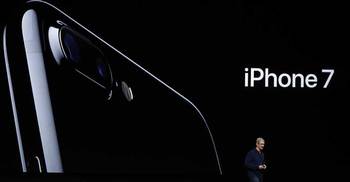 Dual cameras to stick with ‘high-end iPhone models’ next year