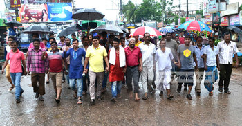 আ.লীগ নেতাকে আটকের প্রতিবাদে যশোরে পরিবহন ধর্মঘট