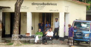 ভোট কেন্দ্রে দুই ঘণ্টা কি করলেন আ.লীগ সভাপতি